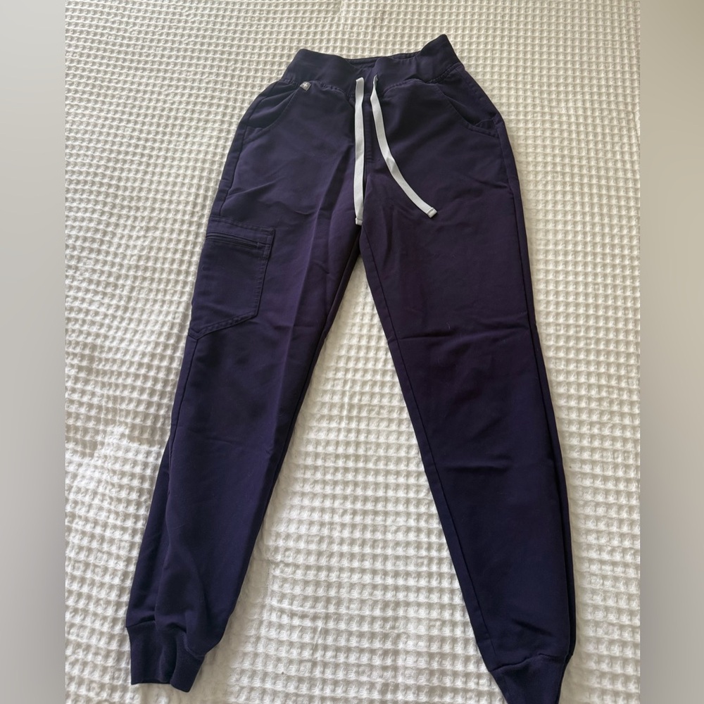 Fig scrub joggers